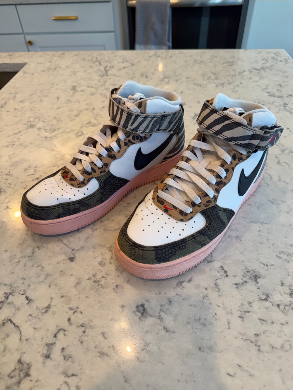 Nike Mid-Top Sneakers in White, Black & Pink